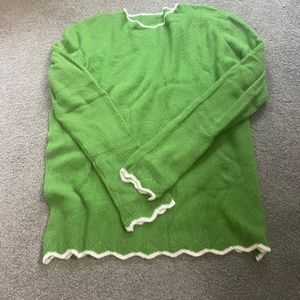 Cute green sweater - never worn